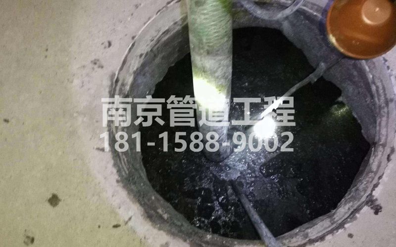 216话园清理化粪池