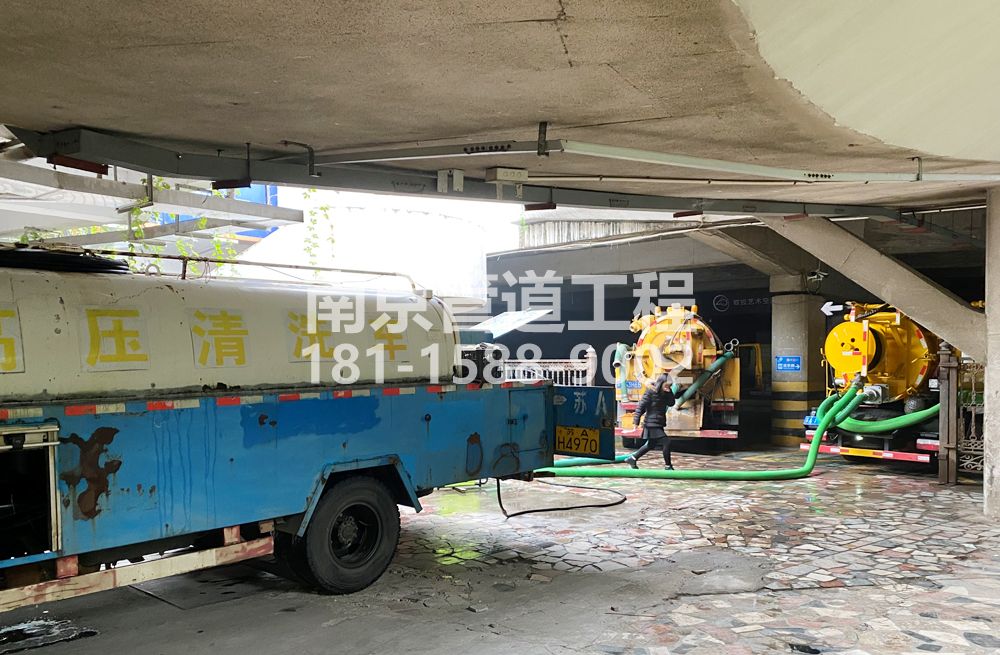 273话园商场地下室污水清理